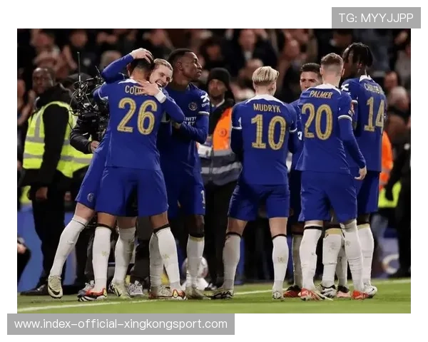 切尔西前场压迫持续奏效，恩昆库远射稍稍偏出