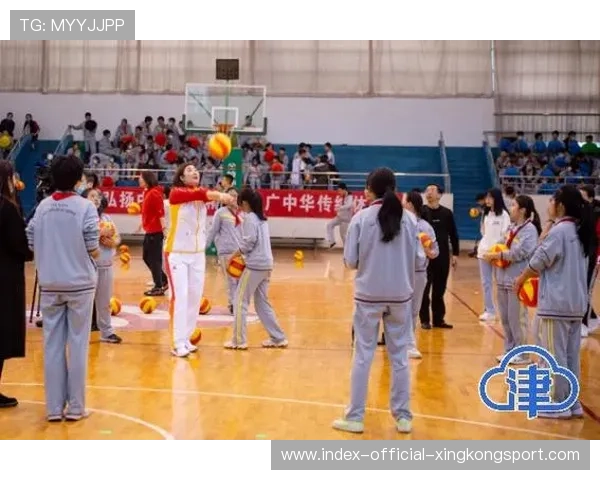 退役运动员回访青训营鼓舞新一代选手，退役运动员进校园